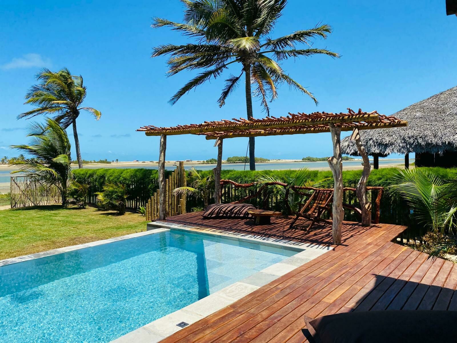 Imagem de Casa frente ao mar e ao rio, com piscina e varanda na Ilha do Guajiru exclusivo da Duckbill